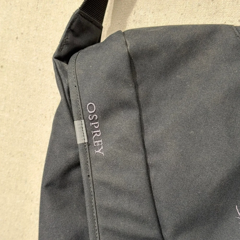 Osprey FlapJack Courier Messenger Bag Black 2011 Laptop Crossbody 17L Unisex